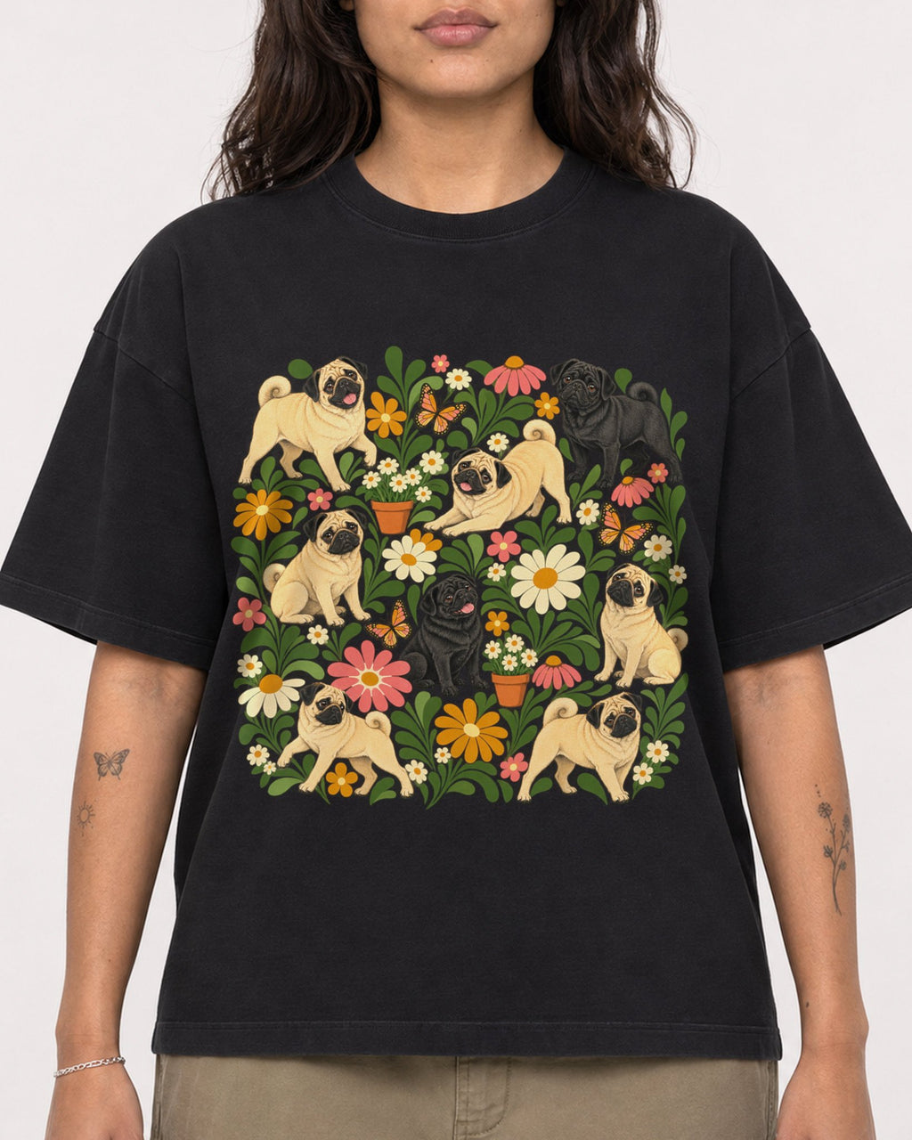 Mockup Boxy Heavyweight Tee Black female close-up 06