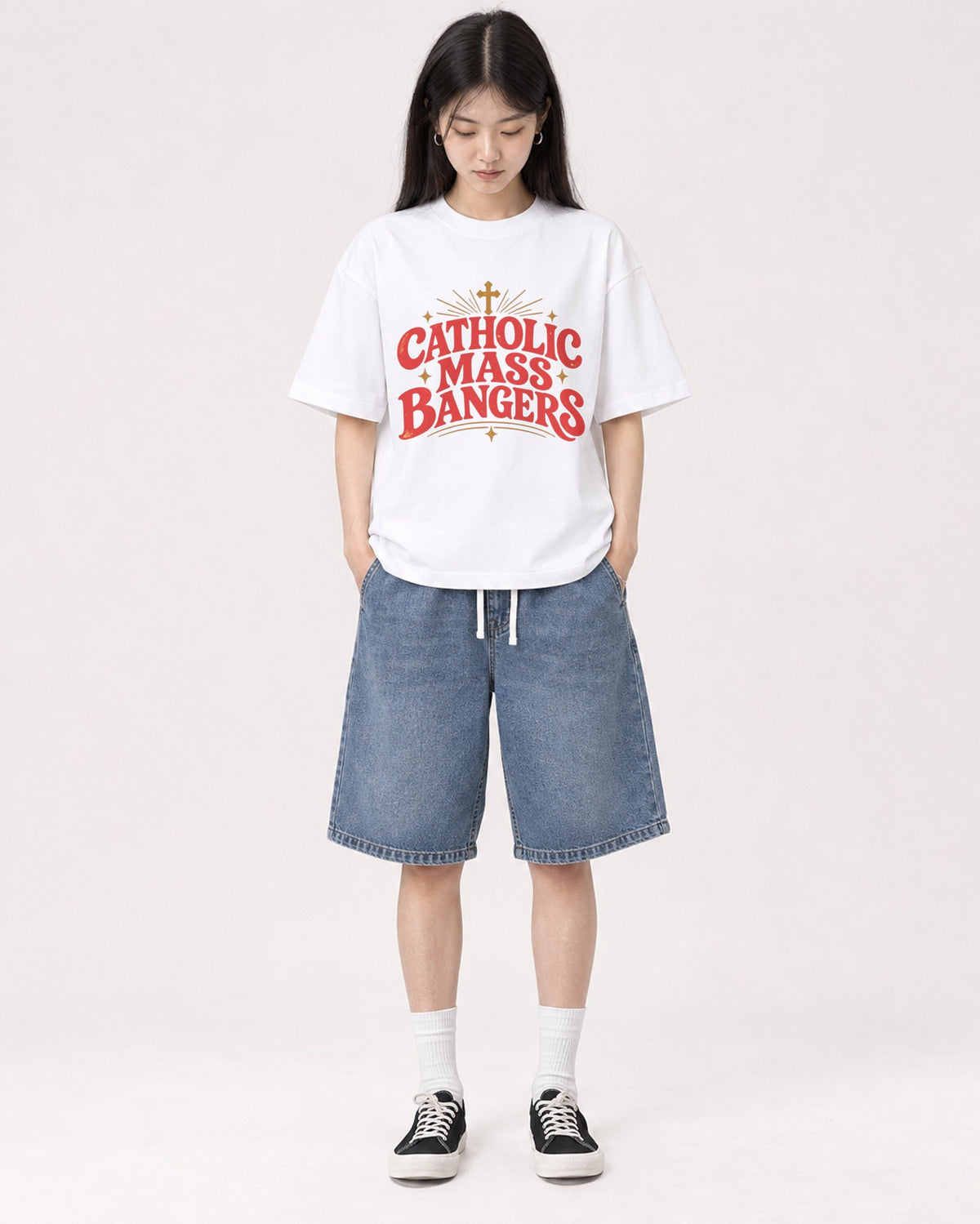 Mockup Boxy Heavyweight Tee White female full-body 01