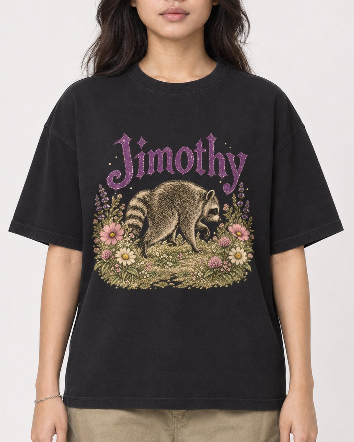 Mockup Boxy Heavyweight Tee Black female close-up 02