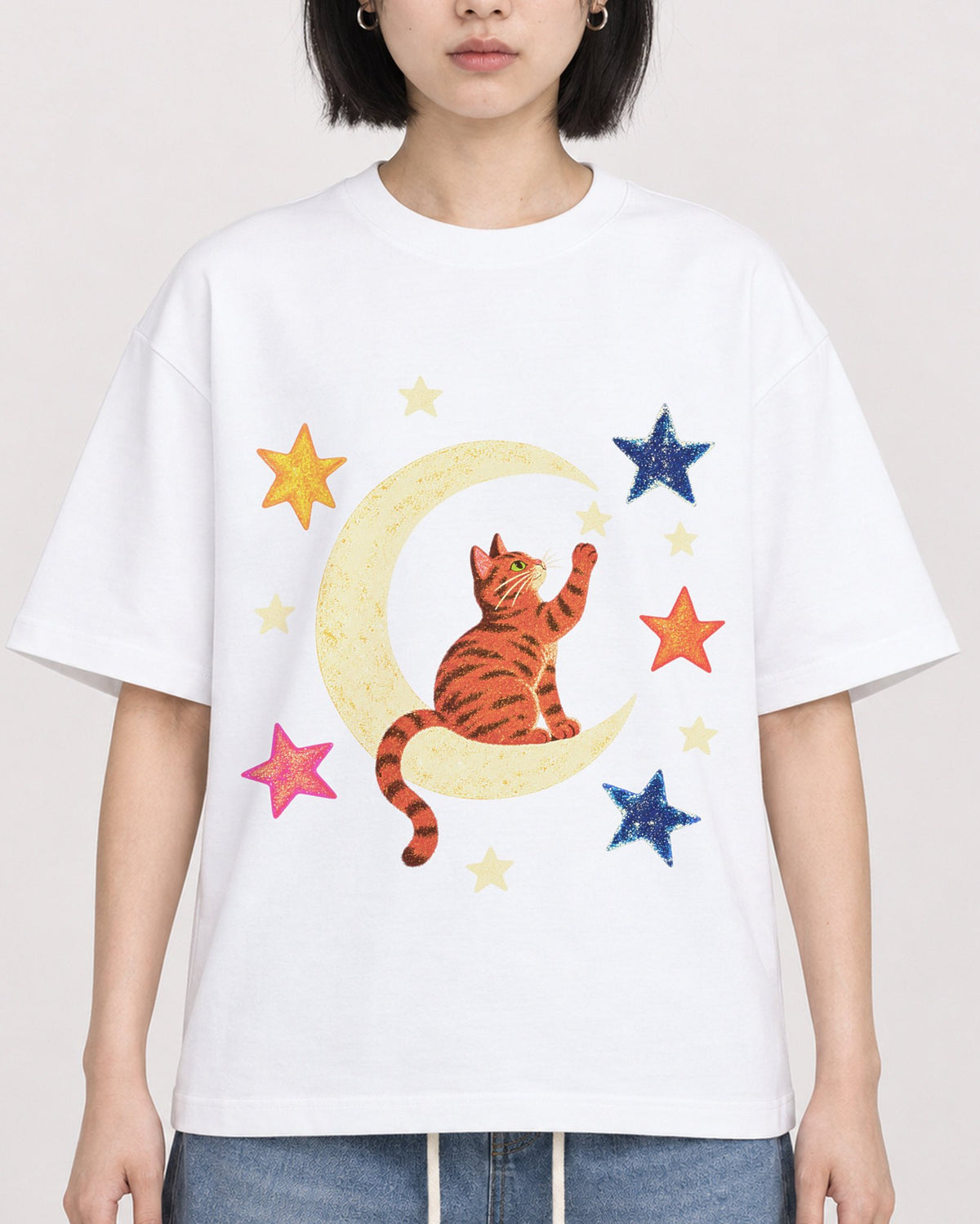 Mockup Boxy Heavyweight Tee White female close-up 11