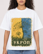 Mockup Boxy Heavyweight Tee White female close-up 10