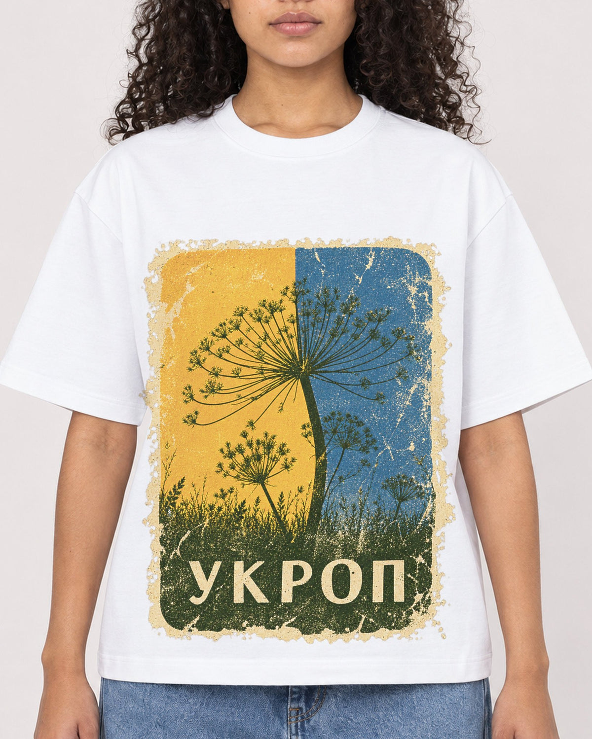 Mockup Boxy Heavyweight Tee White female close-up 10