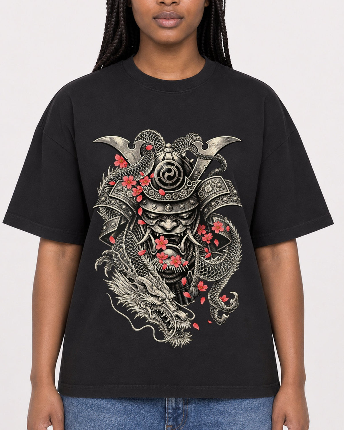 Mockup Boxy Heavyweight Tee Black female close-up 04