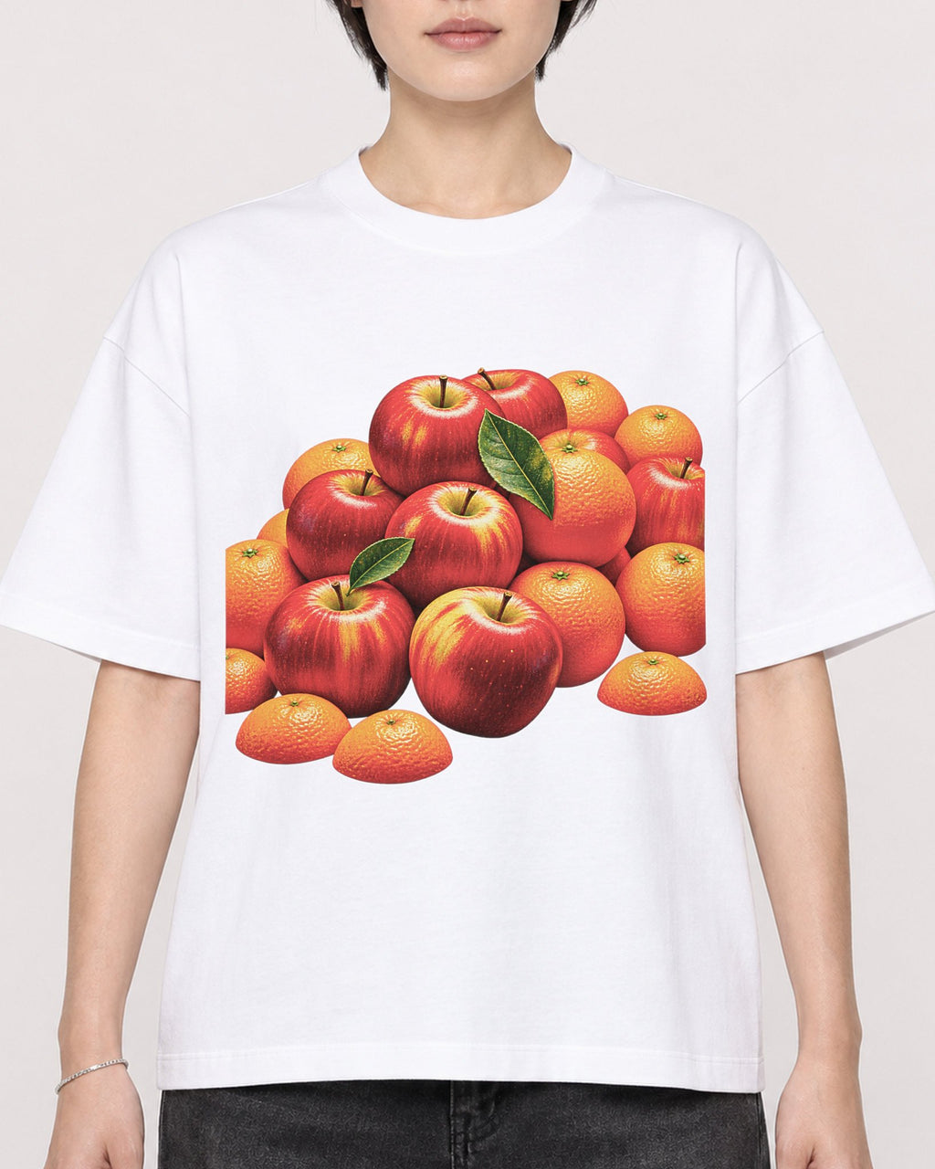Mockup Boxy Heavyweight Tee White female close-up 23