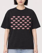 Mockup Boxy Heavyweight Tee Black female close-up 11