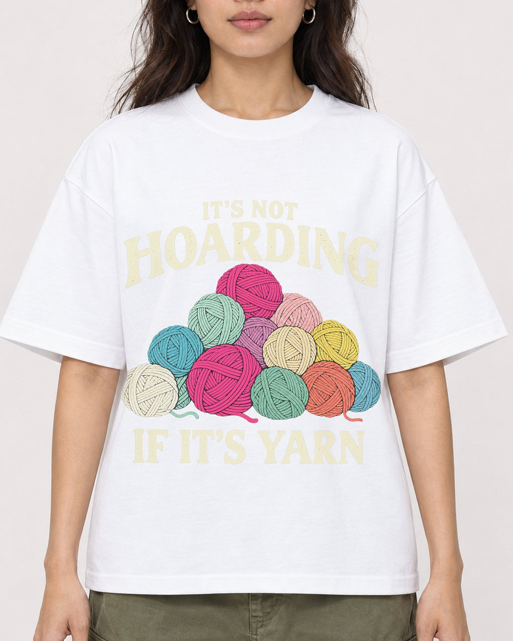 Mockup Boxy Heavyweight Tee White female close-up 02
