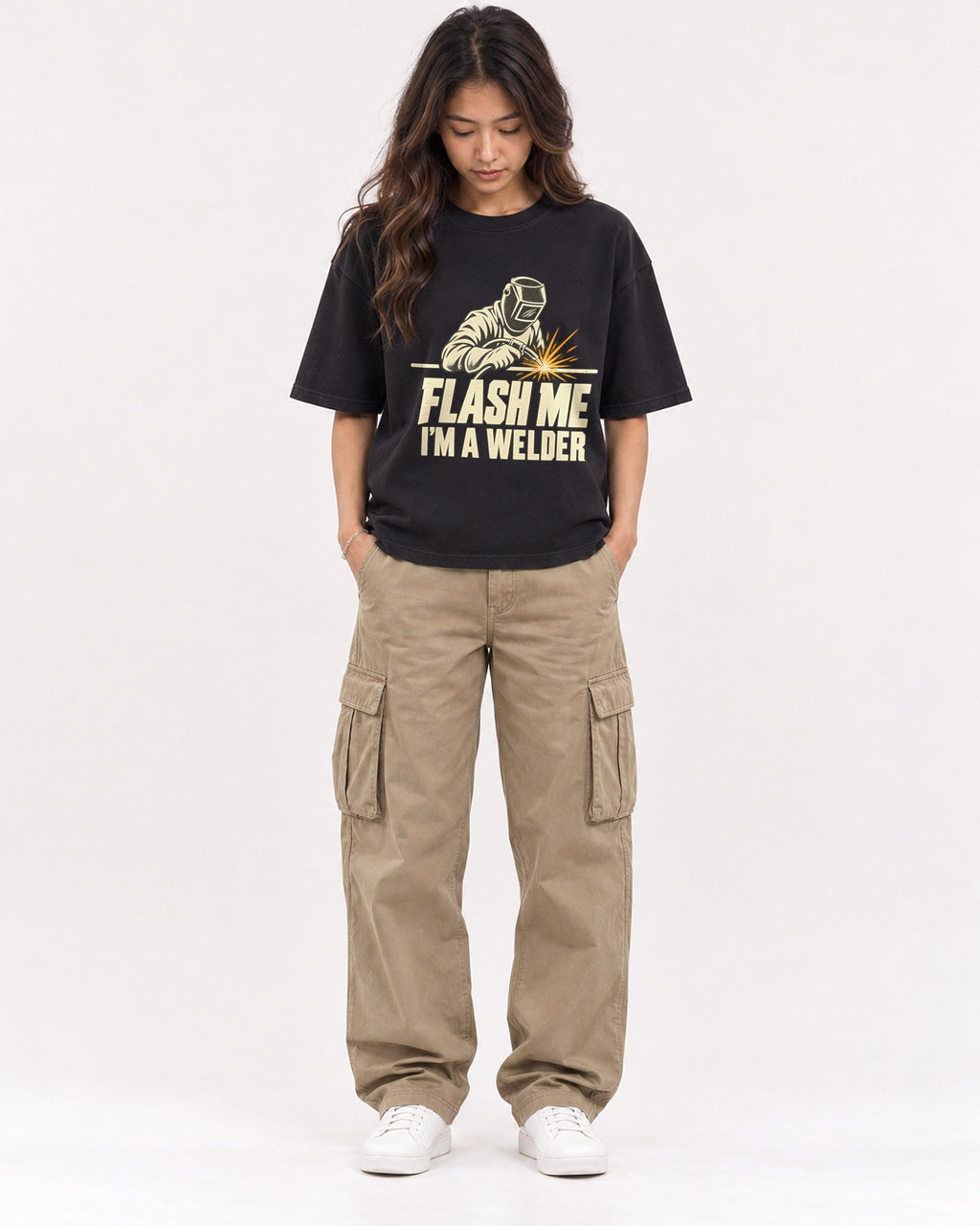 Mockup Boxy Heavyweight Tee Black female full-body 02
