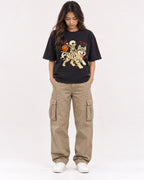 Mockup Boxy Heavyweight Tee Black female full-body 02