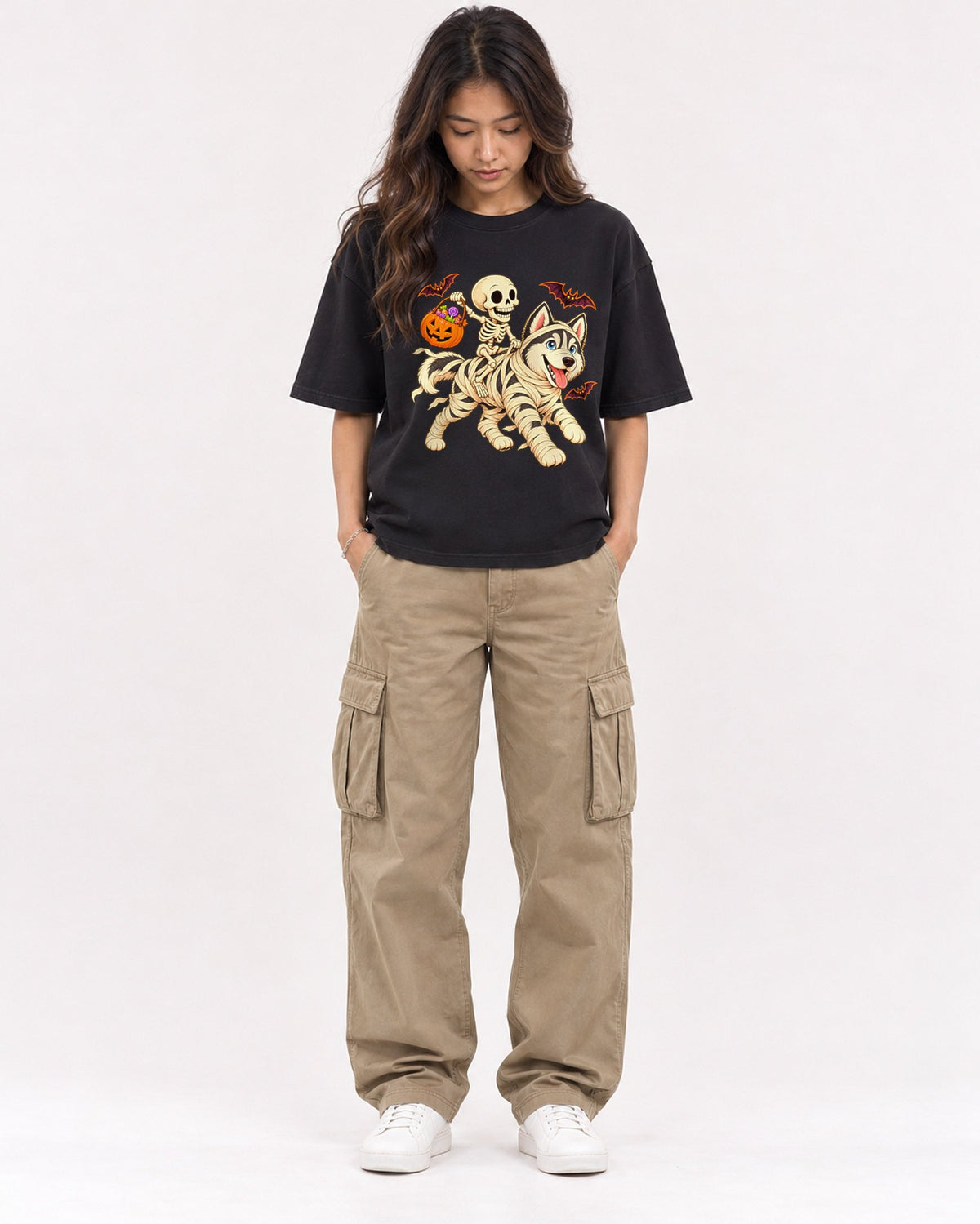 Mockup Boxy Heavyweight Tee Black female full-body 02