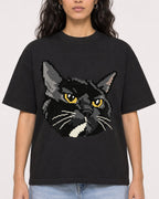Mockup Boxy Heavyweight Tee Black female close-up 07