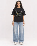 Mockup Boxy Heavyweight Tee Black female full-body 07