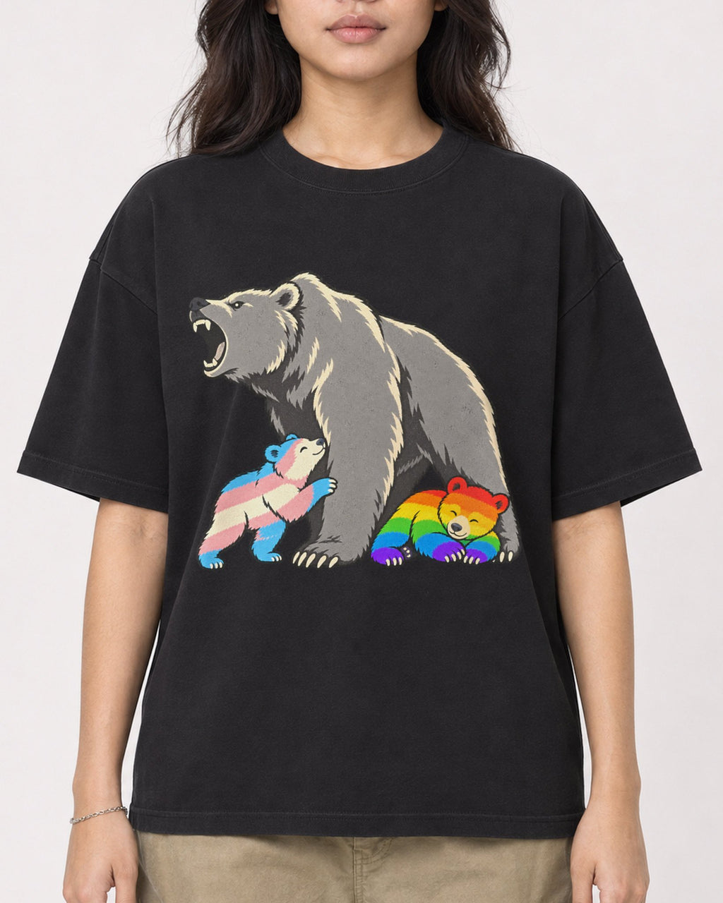 Mockup Boxy Heavyweight Tee Black female close-up 02