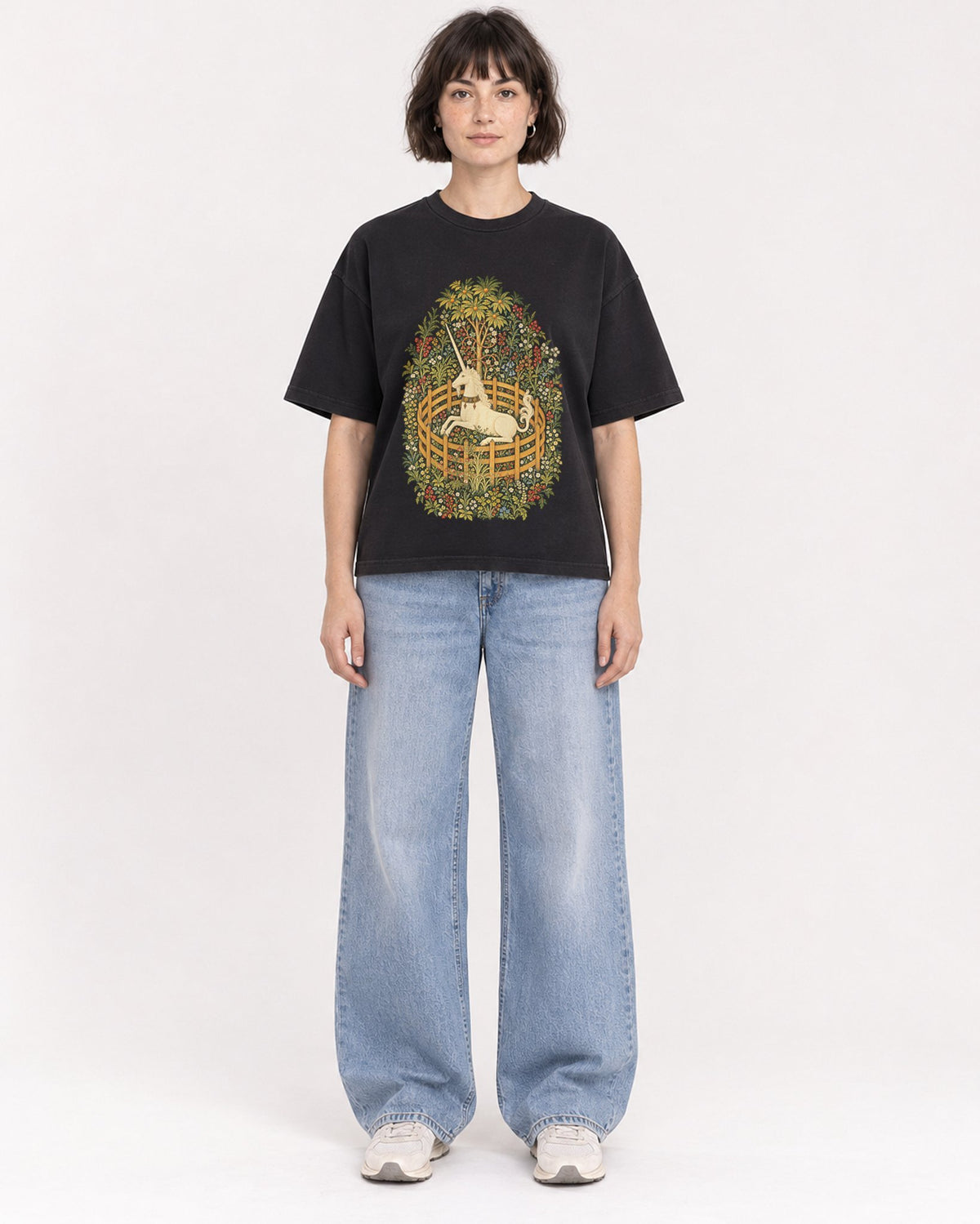 Mockup Boxy Heavyweight Tee Black female full-body 39