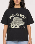 Mockup Boxy Heavyweight Tee Black female close-up 07
