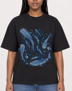 Mockup Boxy Heavyweight Tee Black female close-up 04