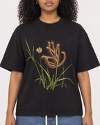 Mockup Boxy Heavyweight Tee Black female close-up 05