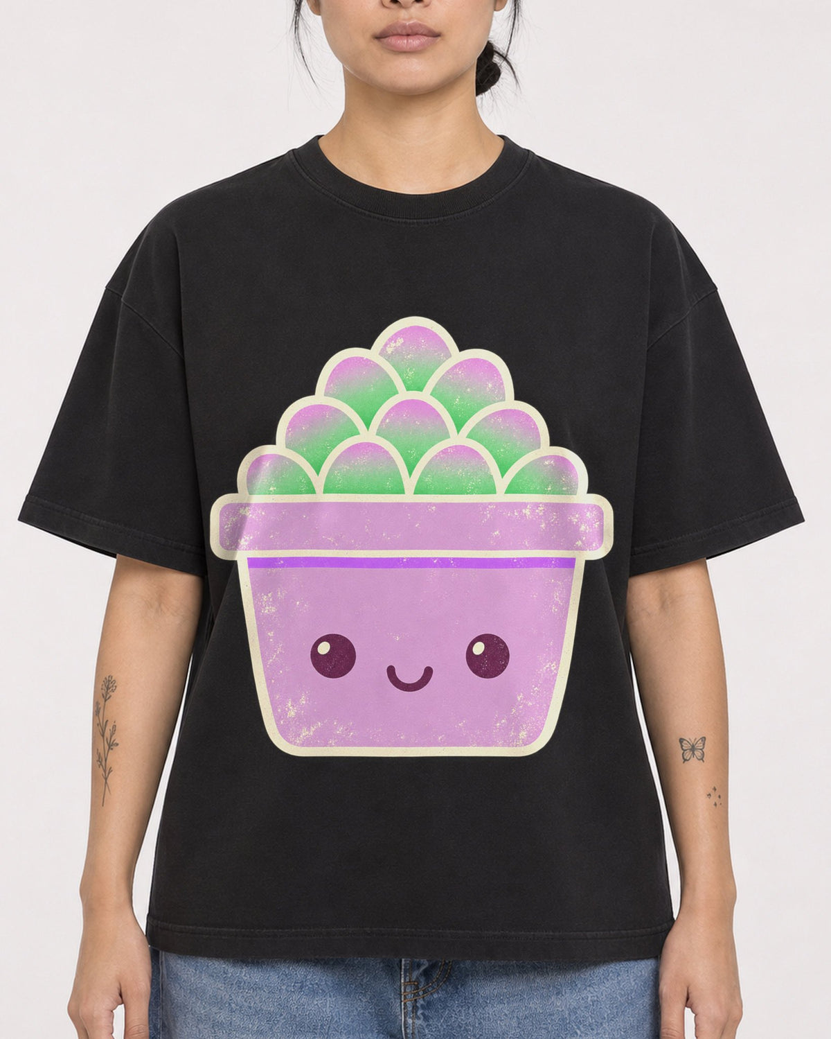 Mockup Boxy Heavyweight Tee Black female close-up 12
