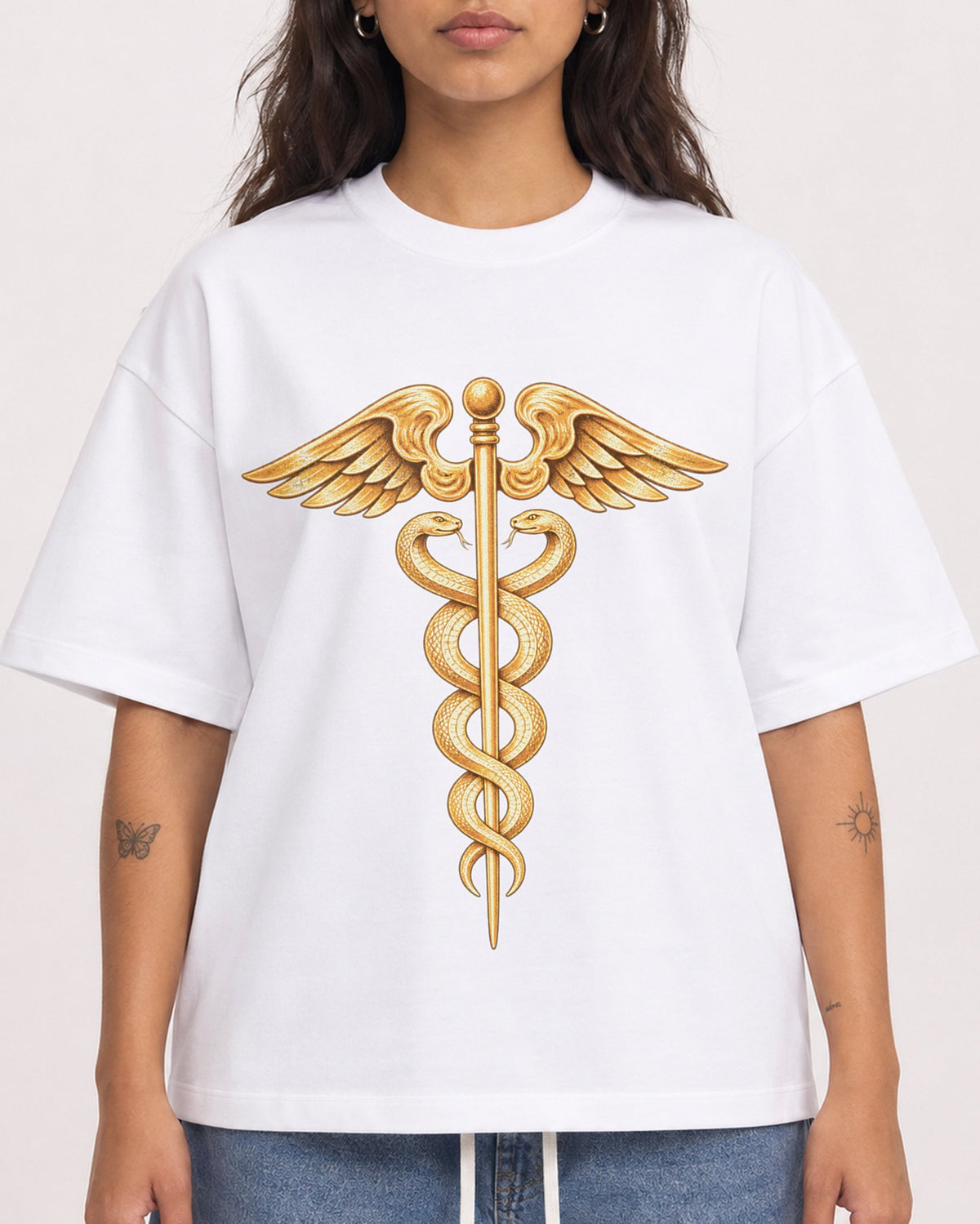 Mockup Boxy Heavyweight Tee White female close-up 06