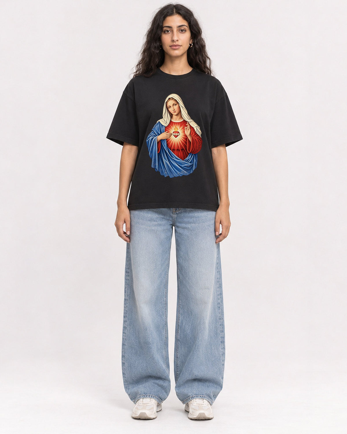 Mockup Boxy Heavyweight Tee Black female full-body 07