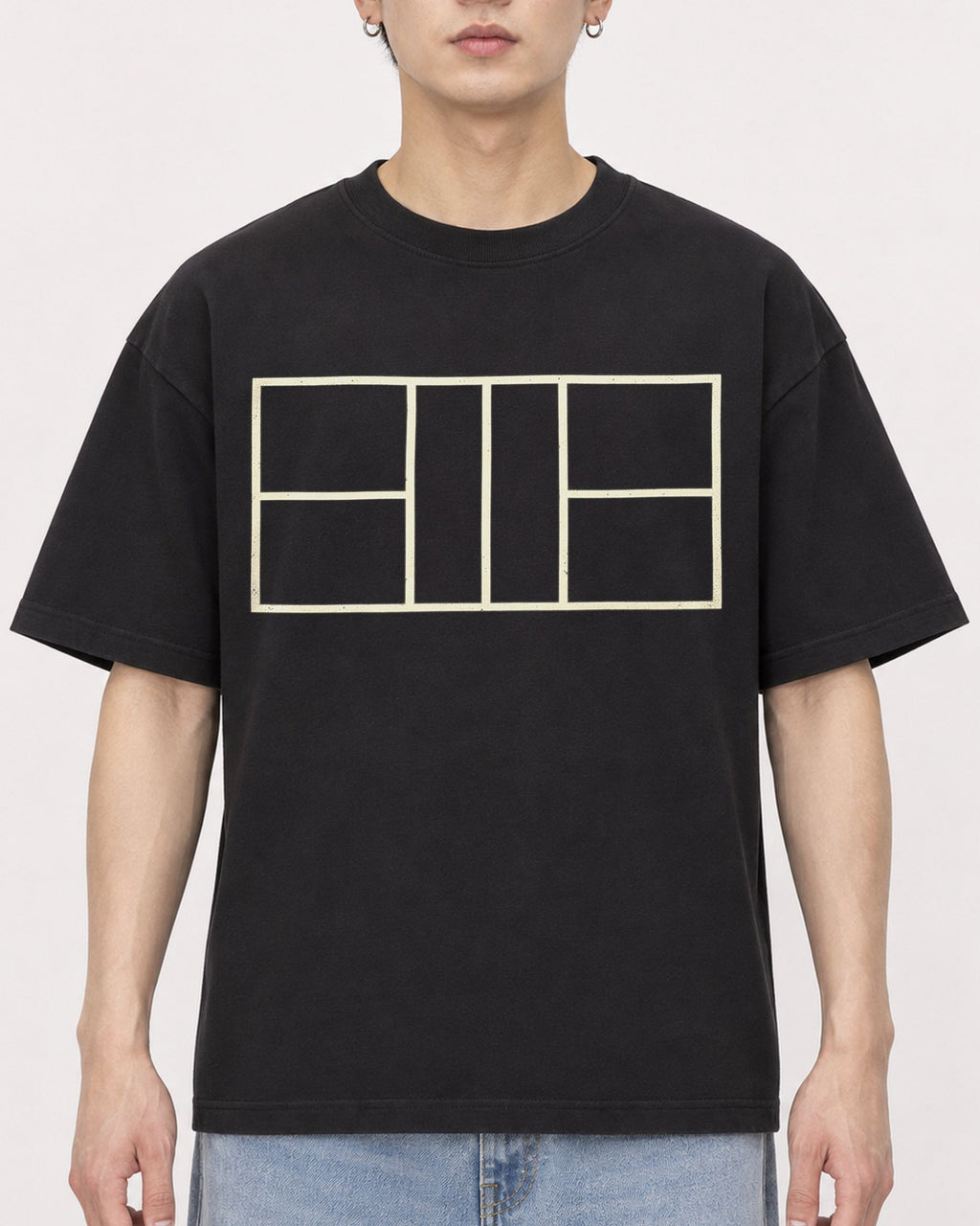 Mockup Boxy Heavyweight Tee Black male close-up 01
