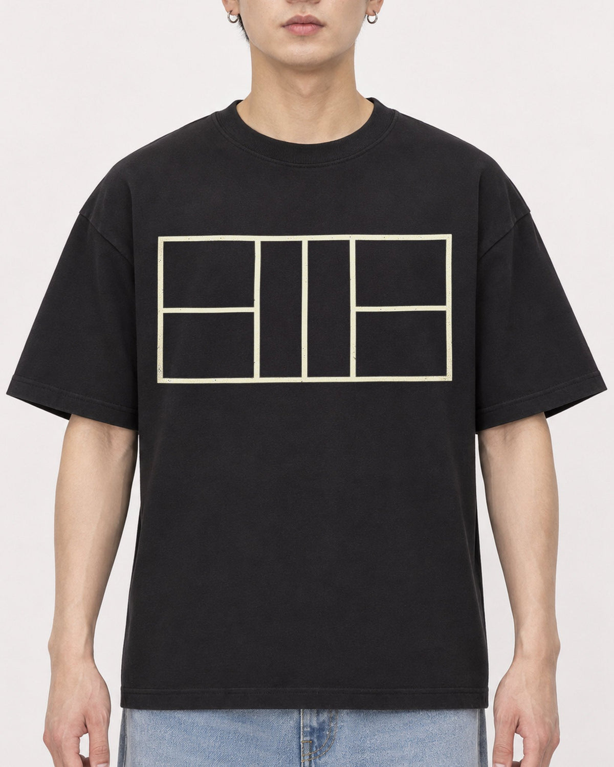 Mockup Boxy Heavyweight Tee Black male close-up 01