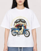 Mockup Boxy Heavyweight Tee White female close-up 01