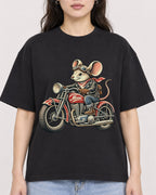 Mockup Boxy Heavyweight Tee Black female close-up 03