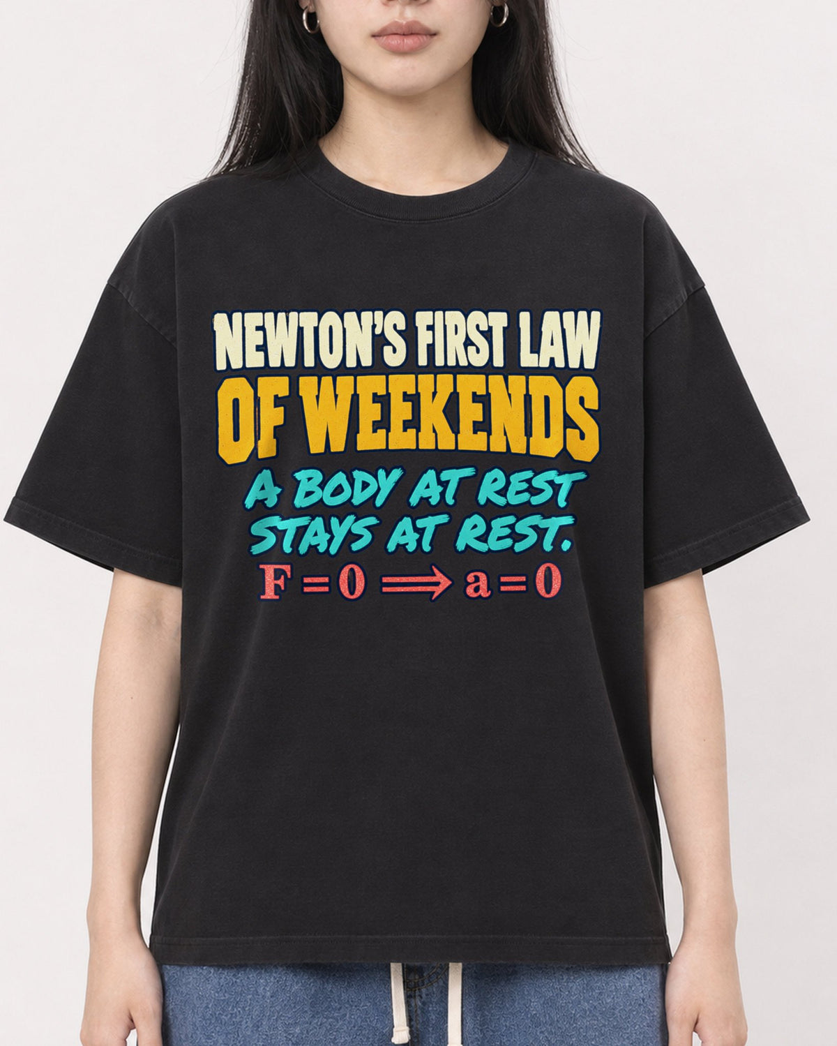 Mockup Boxy Heavyweight Tee Black female close-up 01