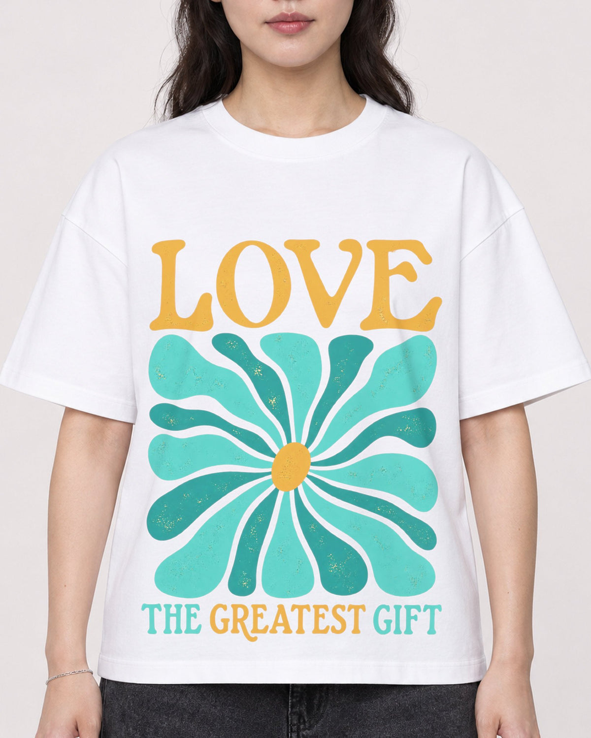 Mockup Boxy Heavyweight Tee White female close-up 03
