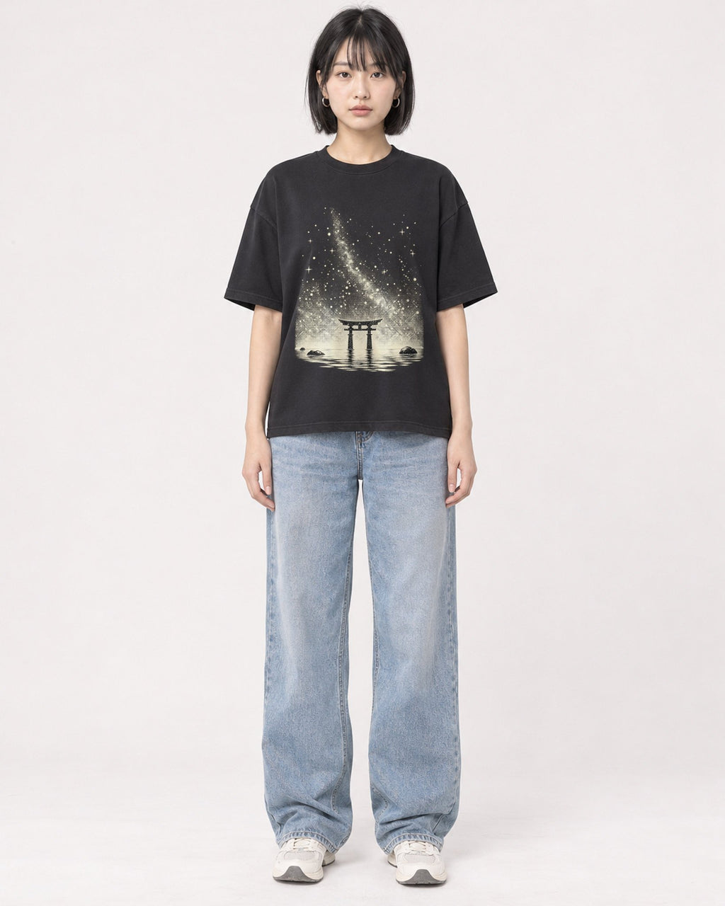 Mockup Boxy Heavyweight Tee Black female full-body 11