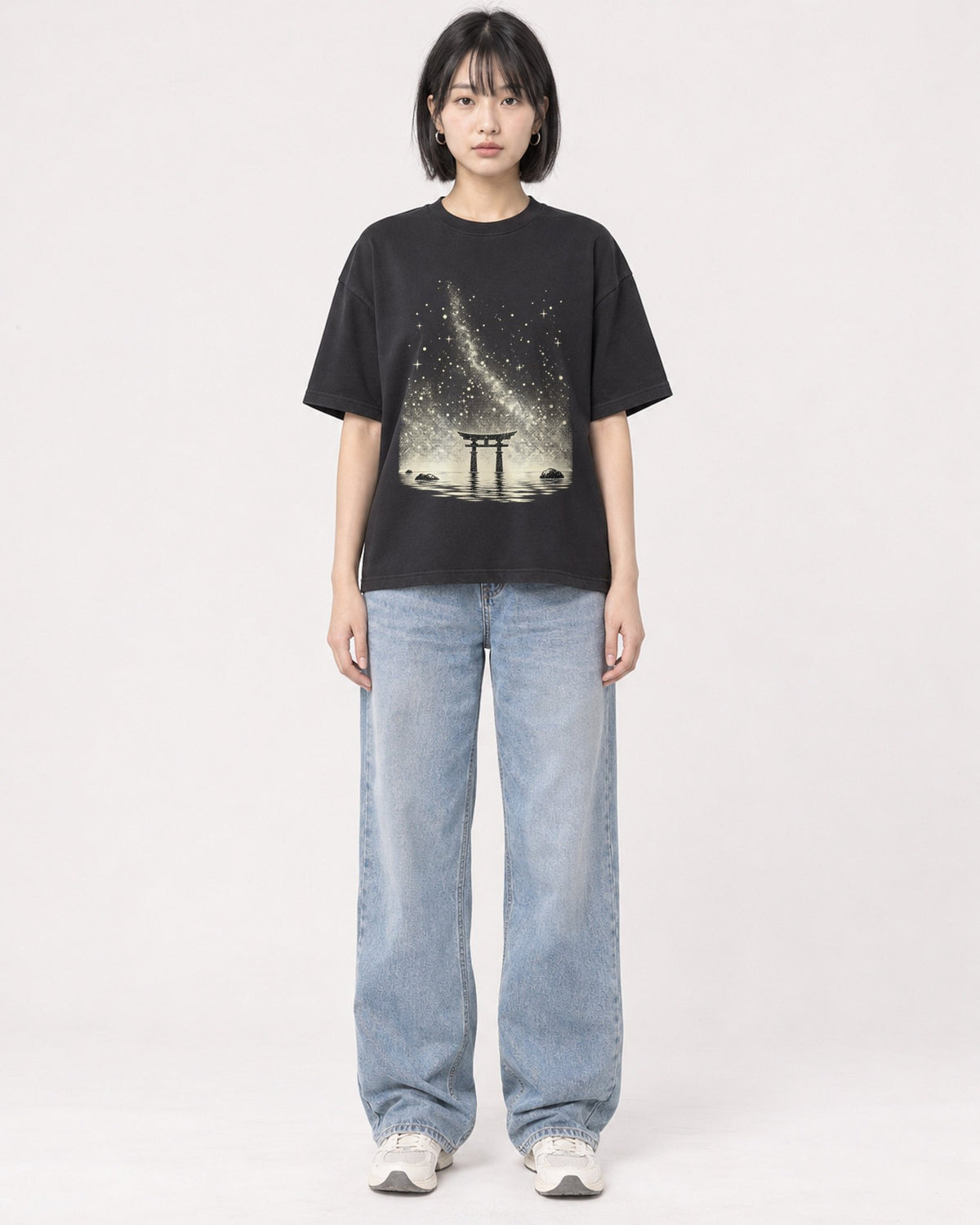 Mockup Boxy Heavyweight Tee Black female full-body 11