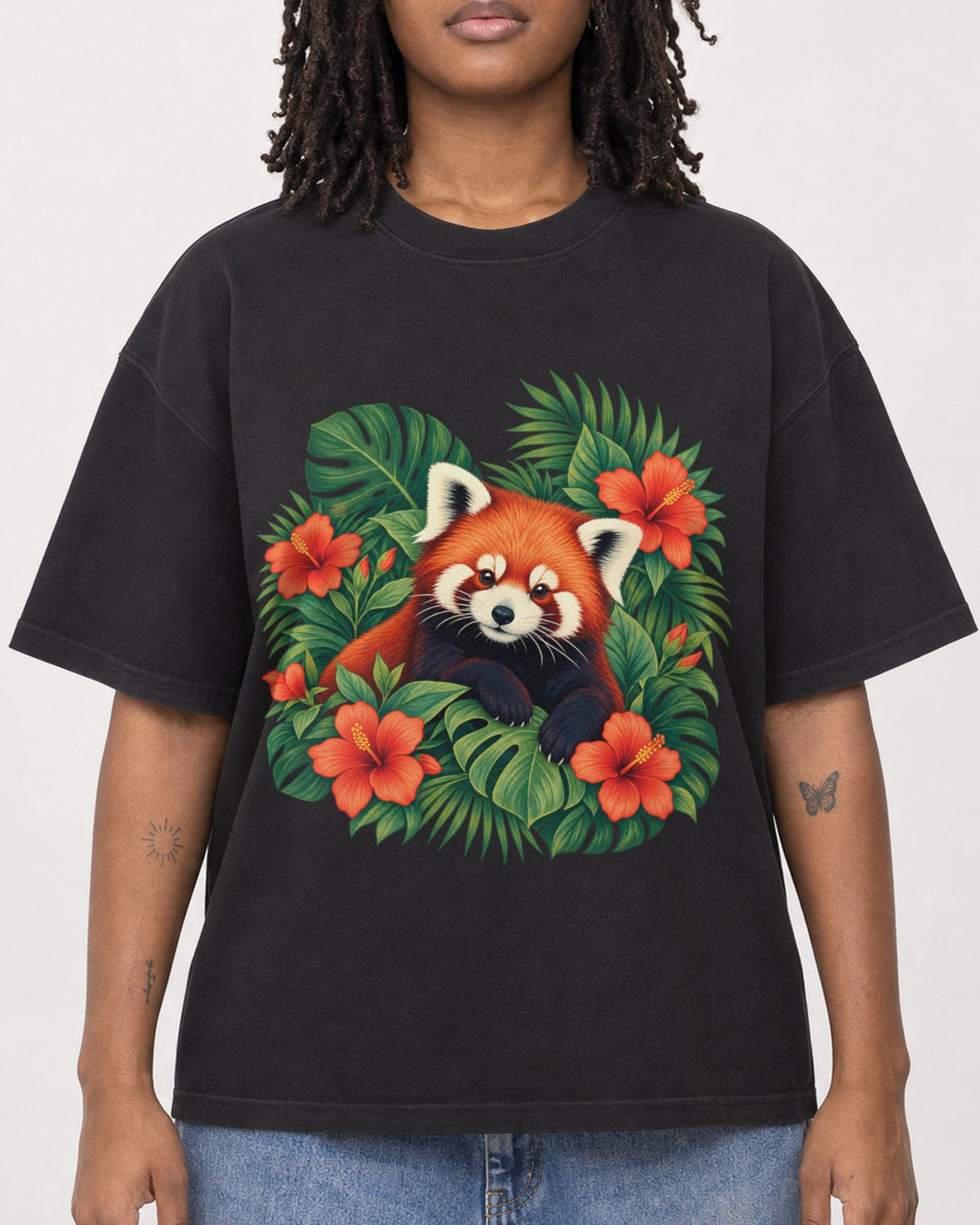 Mockup Boxy Heavyweight Tee Black female close-up 24