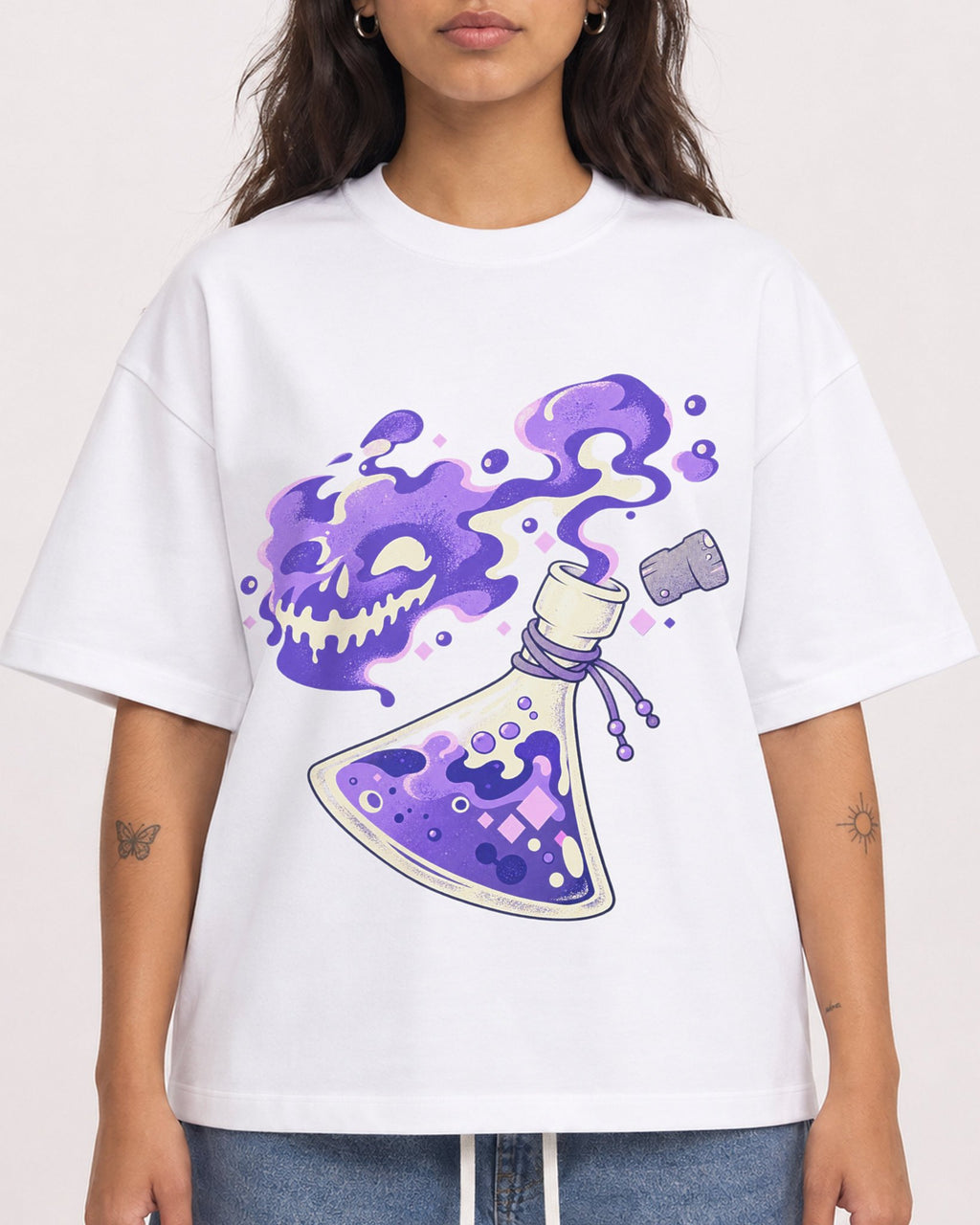 Mockup Boxy Heavyweight Tee White female close-up 06
