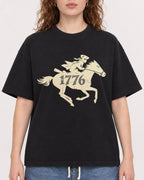 Mockup Boxy Heavyweight Tee Black female close-up 09