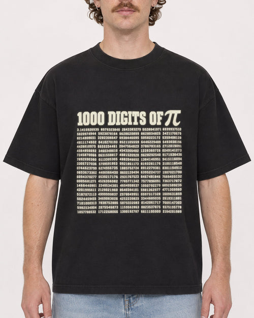 Mockup Boxy Heavyweight Tee Black male close-up 09
