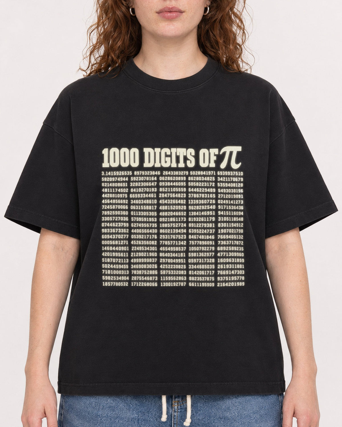 Mockup Boxy Heavyweight Tee Black female close-up 09
