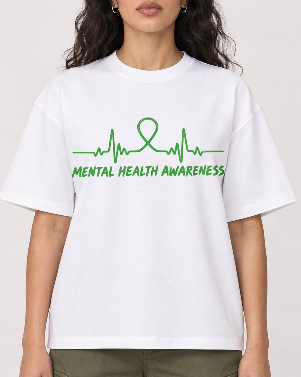 Mockup Boxy Heavyweight Tee White female close-up 07