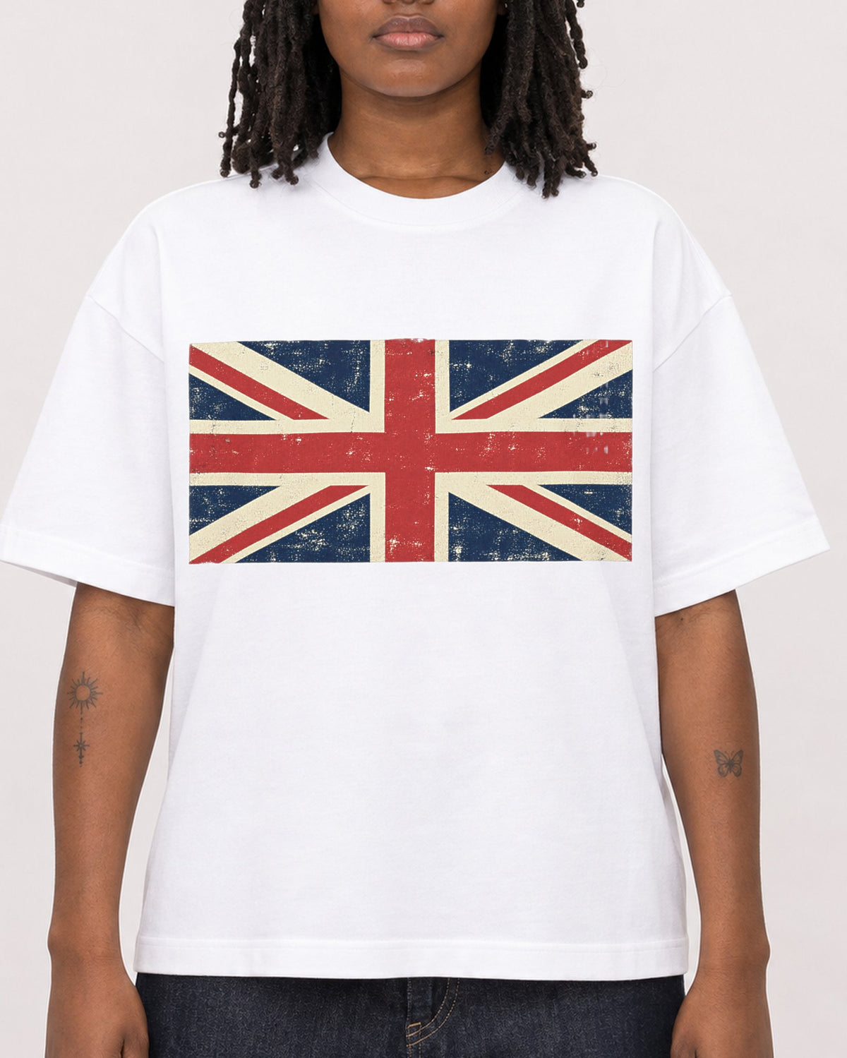 Mockup Boxy Heavyweight Tee White female close-up 24