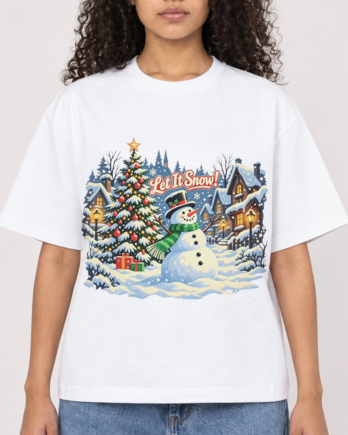 Mockup Boxy Heavyweight Tee White female close-up 10