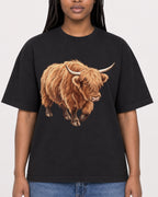 Mockup Boxy Heavyweight Tee Black female close-up 04