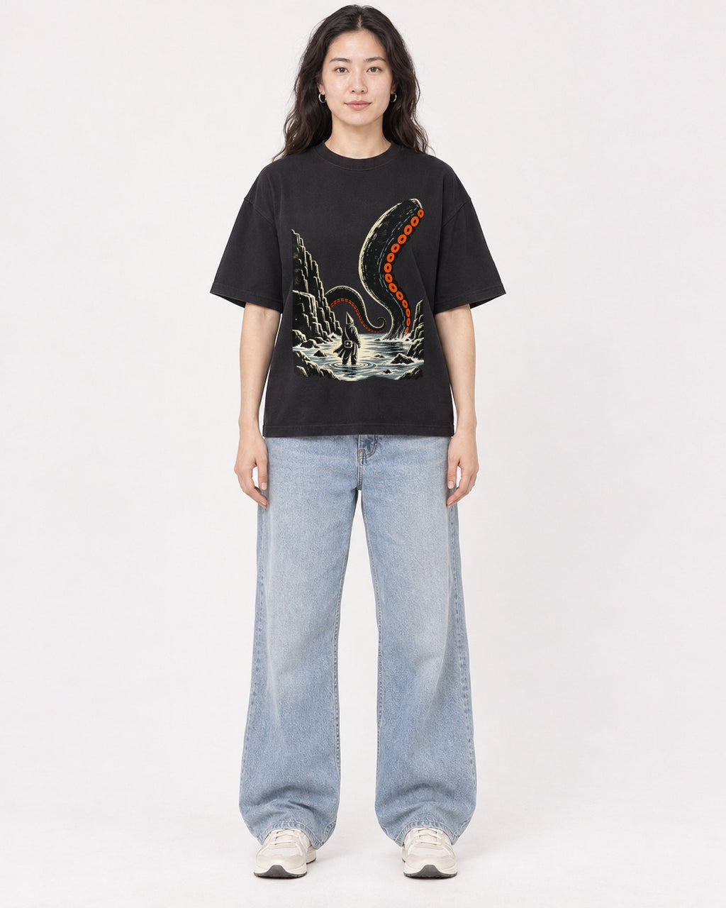 Mockup Boxy Heavyweight Tee Black female full-body 03
