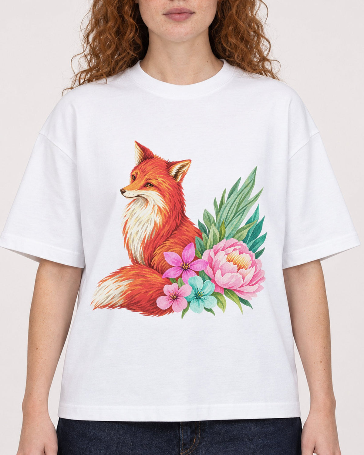Mockup Boxy Heavyweight Tee White female close-up 09