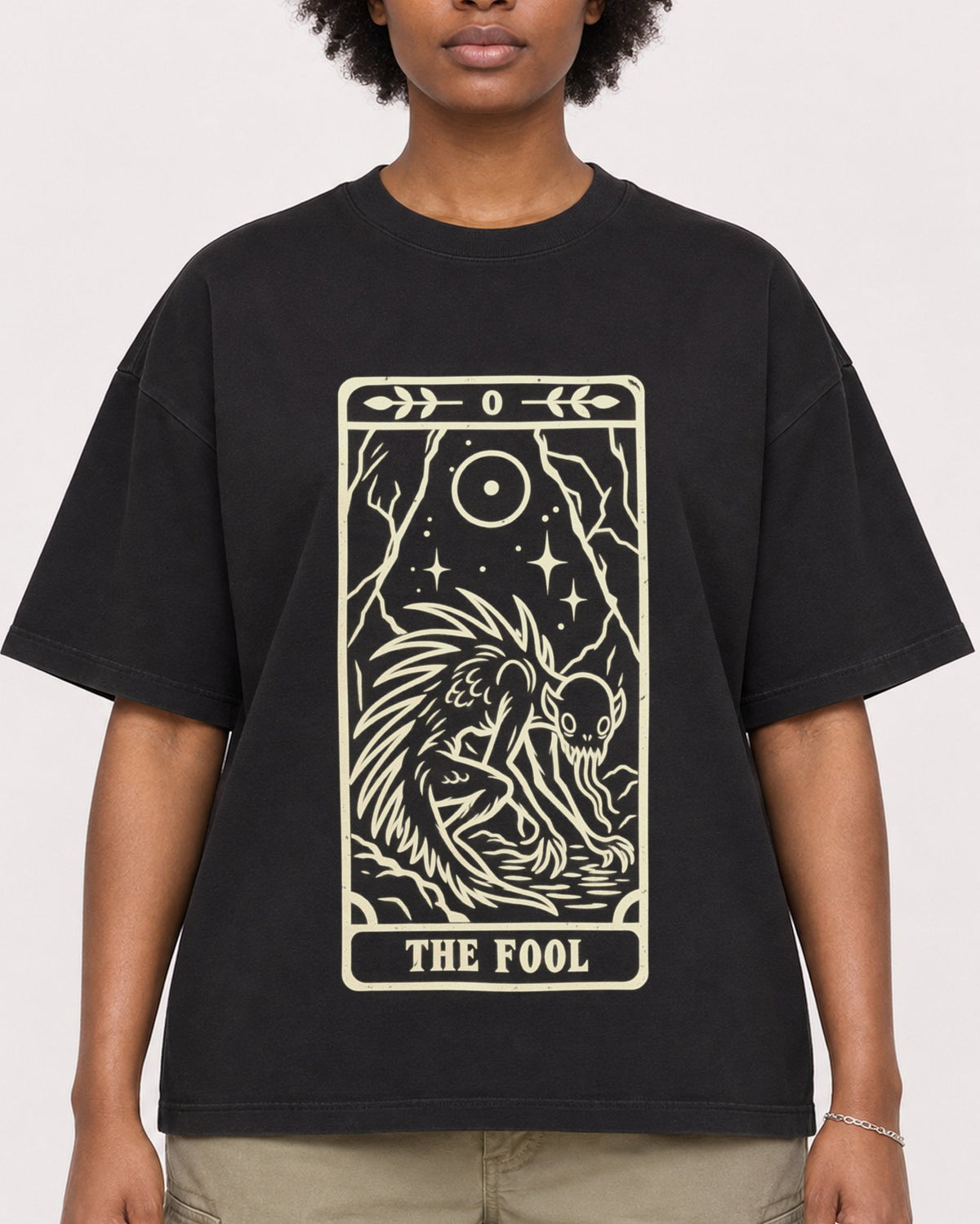 Mockup Boxy Heavyweight Tee Black female close-up 14