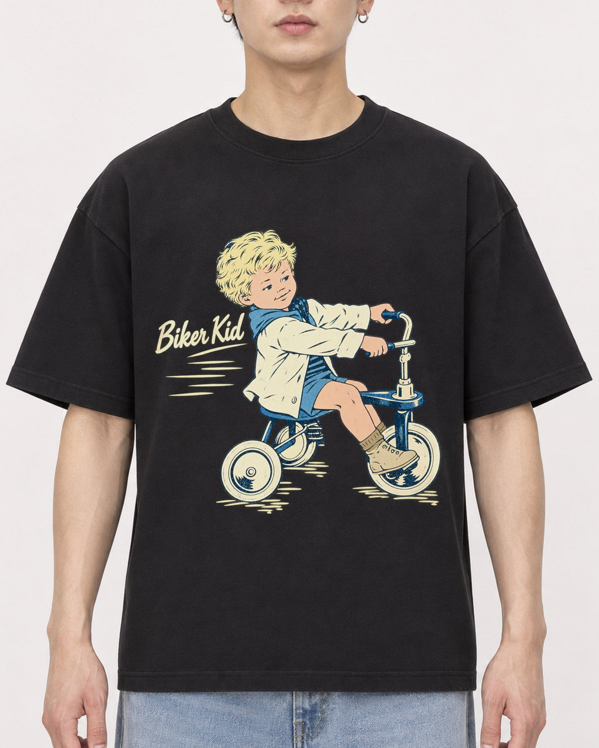 Mockup Boxy Heavyweight Tee Black male close-up 01