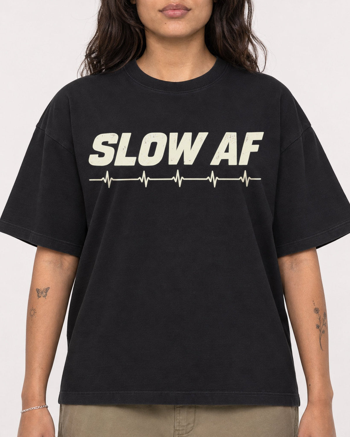 Mockup Boxy Heavyweight Tee Black female close-up 06