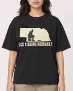 Mockup Boxy Heavyweight Tee Black female close-up 02