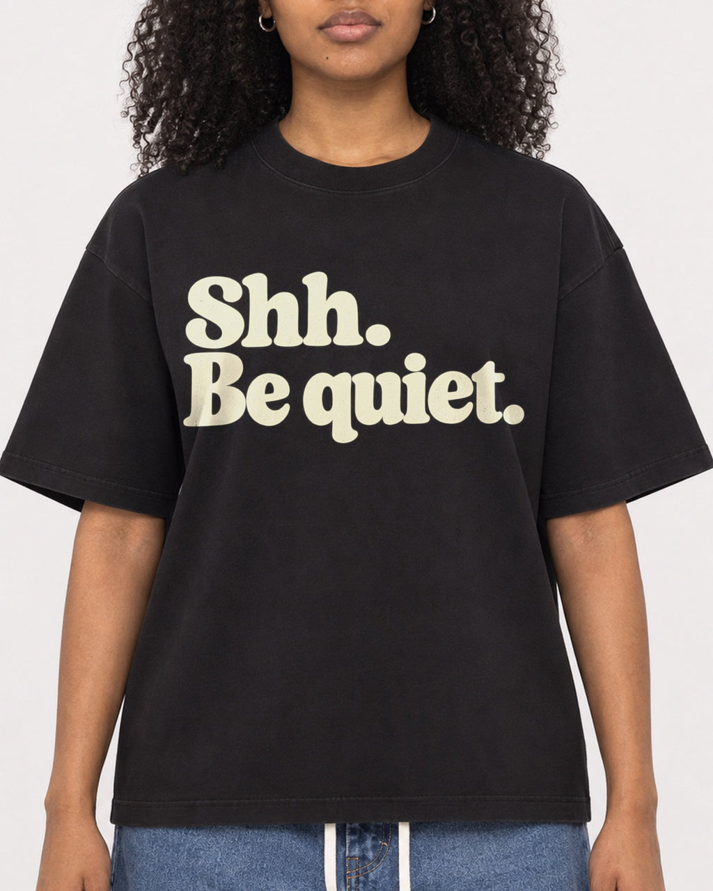 Mockup Boxy Heavyweight Tee Black female close-up 05