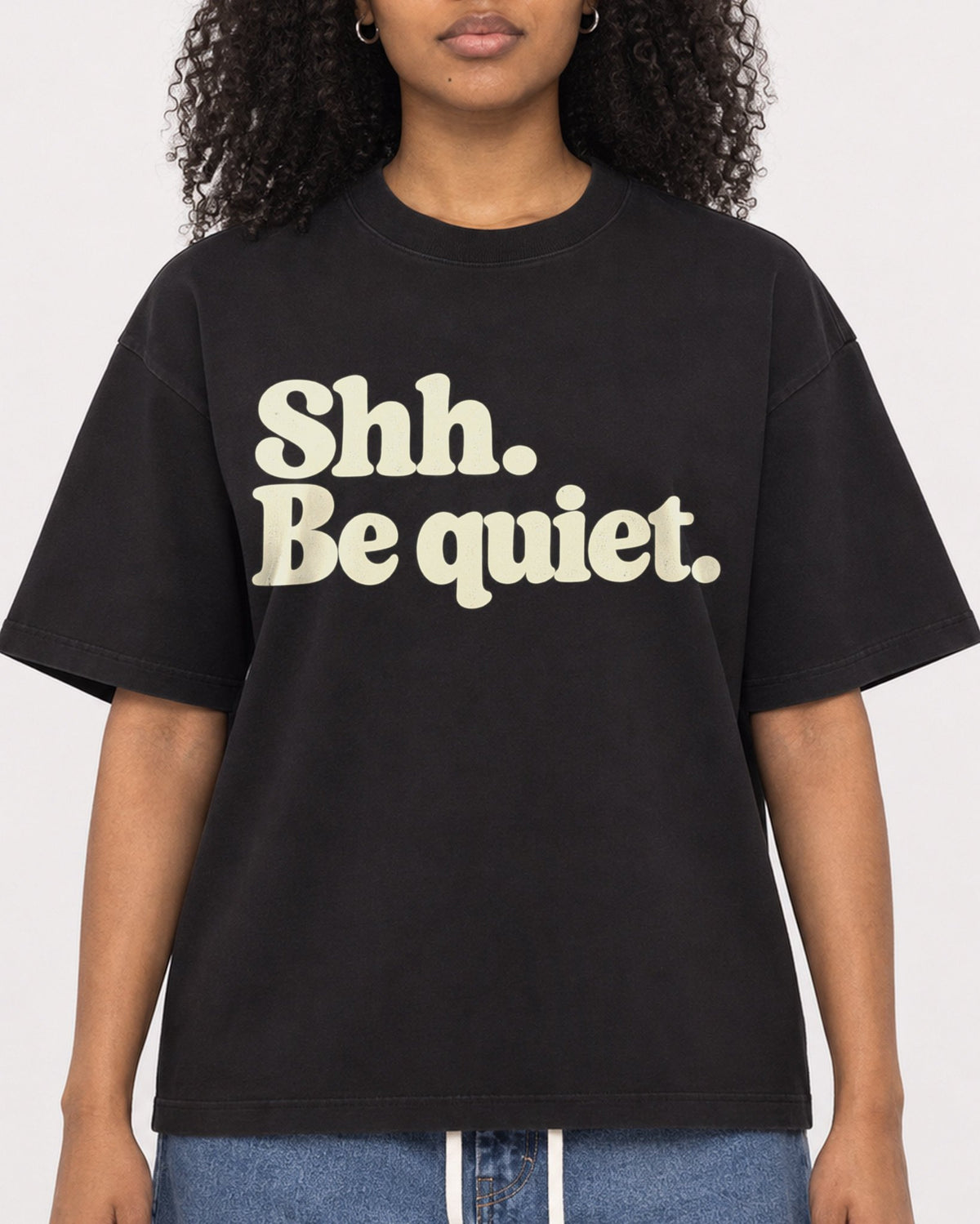 Mockup Boxy Heavyweight Tee Black female close-up 05