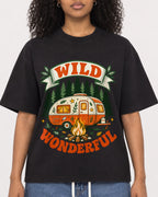 Mockup Boxy Heavyweight Tee Black female close-up 05