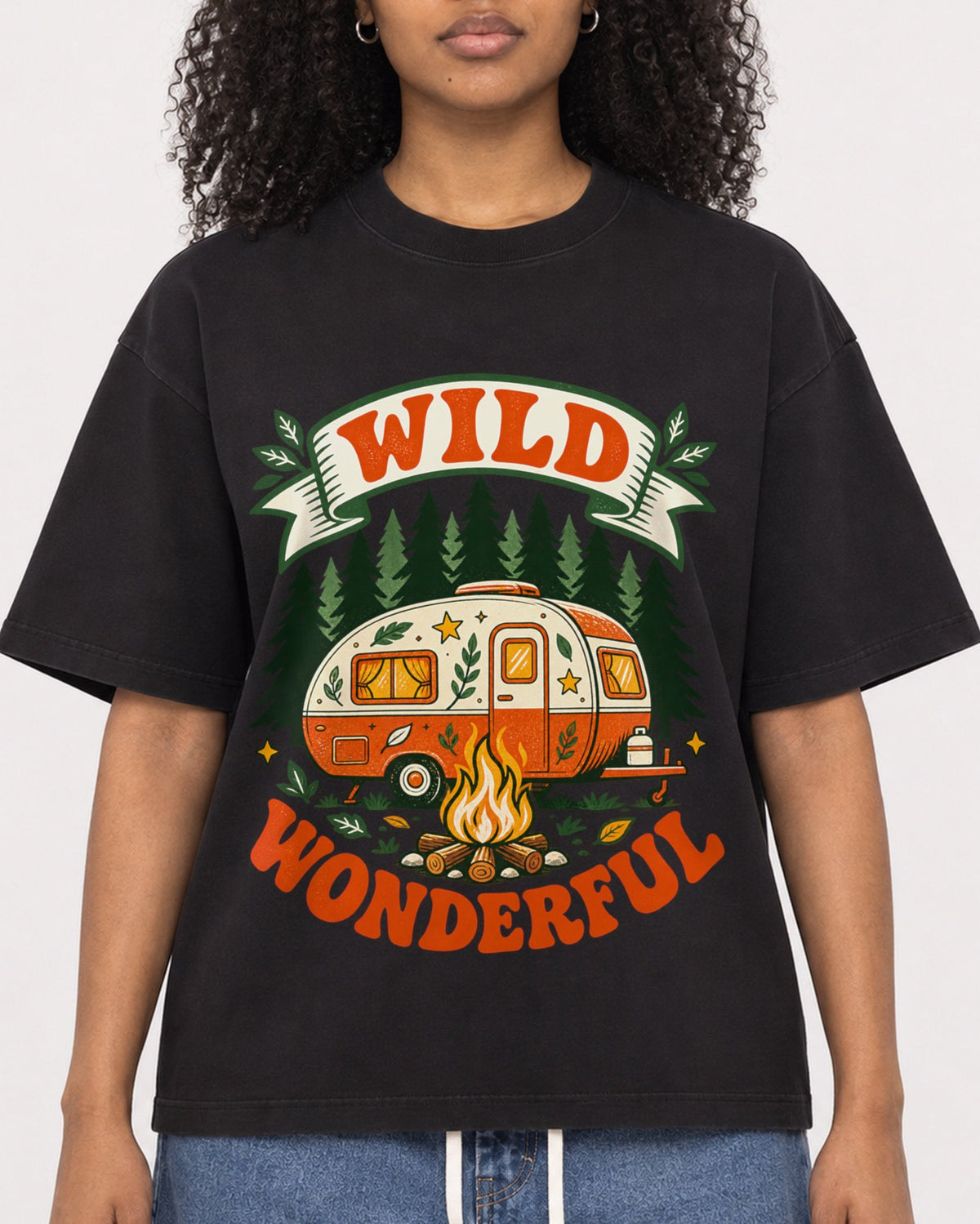 Mockup Boxy Heavyweight Tee Black female close-up 05
